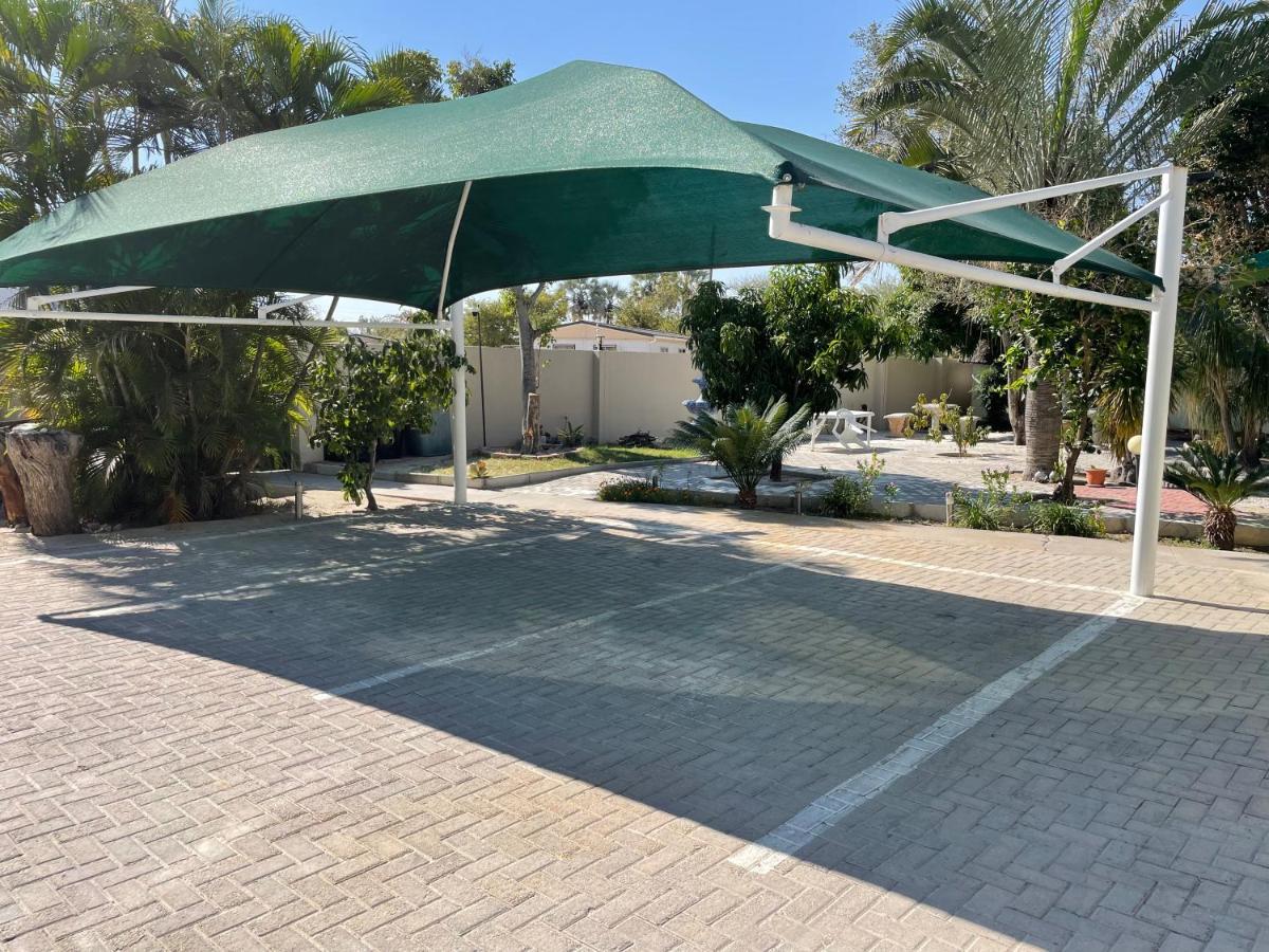 Готель Ry Courtyard Oshakati Екстер'єр фото