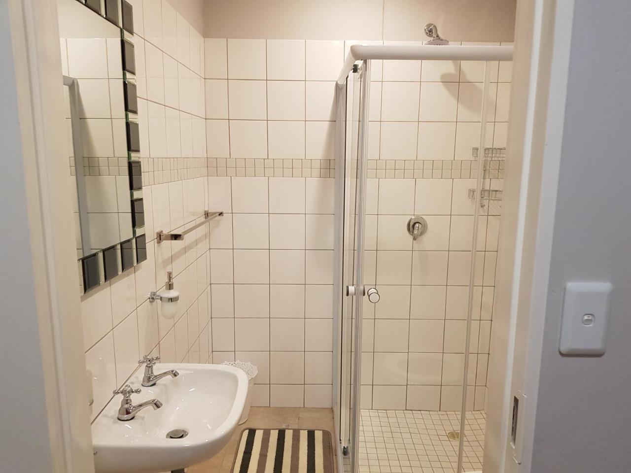 Готель Ry Courtyard Oshakati Екстер'єр фото